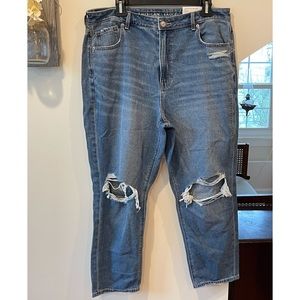 American Eagle - Ripped Mom Jean 16 short NWT